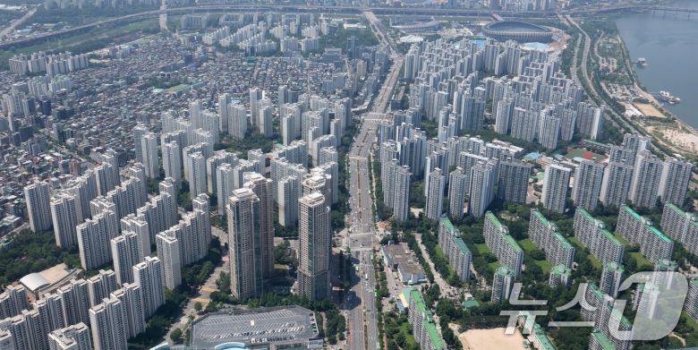 서울 송파구 서울스카이에서 바라본 아파트 단지 모습. /뉴스1 ⓒ News1 장수영 기자