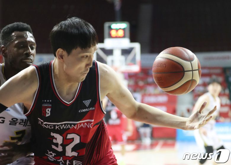 이종현은 안양 정관장과 1년 계약을 맺은 뒤 은퇴 절차를 밟았다. 이후 해외 진출을 추진하는 중이다. 뉴스1 DB ⓒ News1 김영운 기자