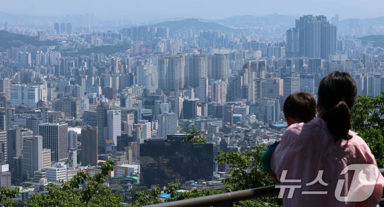 서울 남산에서 바라본 서울시내 아파트단지 모습. /뉴스1 ⓒ News1 박세연 기자