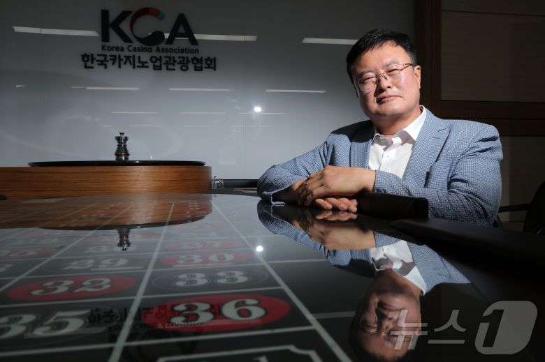 김대현 한국카지노업관광협회 상근부회장이 4일 오전 서울 종로구 새문안로 한국카지노업관광협회에서 뉴스1과 가진 인터뷰에서 포즈를 취하고 있다. 2025.6.4/뉴스1 ⓒ News1 박정호 기자