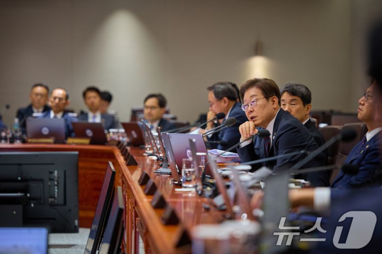 이재명 대통령이 지난 10일 서울 용산구 대통령실 청사에서 열린 국무회의를 주재하고 있다. (대통령실 제공. 재판매 및 DB 금지) 2025.6.11/뉴스1 ⓒ News1 허경 기자