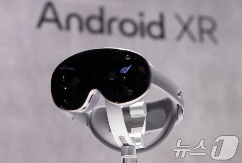 22일(현지시간) 미국 새너제이 SAP센터에서 열린 삼성전자 상반기 '갤럭시 언팩 2025'에 XR 기기 '프로젝트 무한'이 전시돼 있다. (삼성전자 제공) 2025.1.23/뉴스1