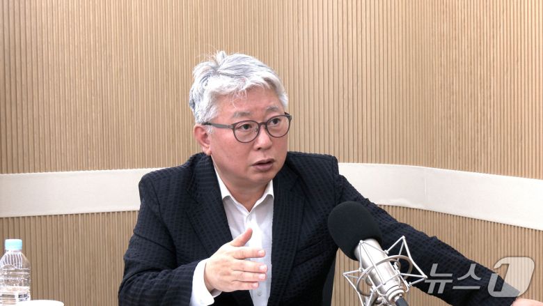 조응천 전 개혁신당 의원이 12일 뉴스1TV '팩트앤뷰'에 출연해 질문에 답하고 있다.