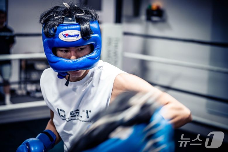 복싱 훈련 중인 수원서부경찰서 경비교통과 소속 조여훈 경사(34). (경기남부경찰청 제공. 재판매 및 DB 금지) 2025.6.13/뉴스1