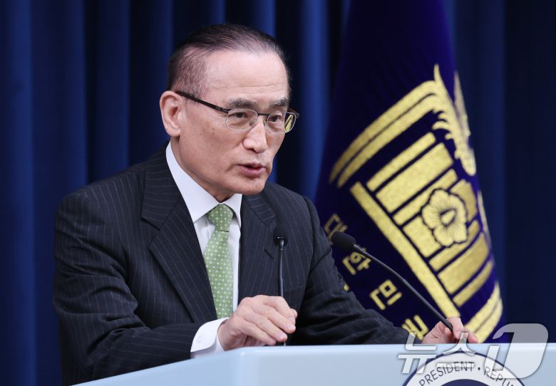 위성락 국가안보실장이 15일 서울 용산구 대통령실 청사에서 G7 정상 외교 관련 브리핑을 하고 있다. 이재명 대통령이 주요7개국(G7) 정상회의 참석 차 16일 출국한다. 위성락 안보실장은 이날 용산 대통령실에서 “이재명 대통령 내외는 16일 월요일 출국해 당일 오후 캐나다에 도착한다”고 밝혔다. 2025.6.15/뉴스1 ⓒ News1 박지혜 기자