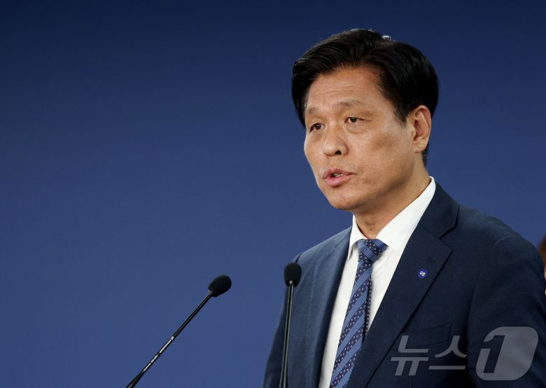 조승래 국정기획위원회 대변인이 16일 서울 종로구 정부서울청사 창성동 별관에서 국정기획위원회 1차 전체회의 관련 브리핑을 하고 있다. (공동취재) 2025.6.16/뉴스1 ⓒ News1 신웅수 기자