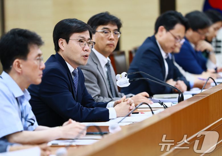 여한구 산업통상자원부 통상교섭본부장이 16일 정부세종청사 산업부 회의실에서 '대미(對美) 협상 TF 출범식'을 주재하고 있다. (산업통상자원부 제공. 재판매 및 DB 금지) 2025.6.16/뉴스1