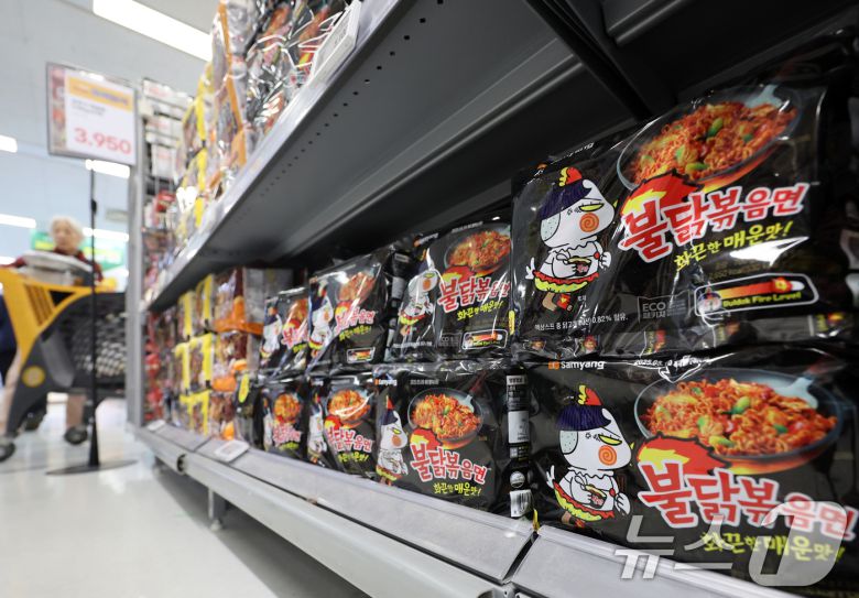 기사 이해를 돕기 위한 삼양식품의 '불닭볶음면' 자료 사진으로 기사 내용과 직접 관련 없음. ⓒ News1