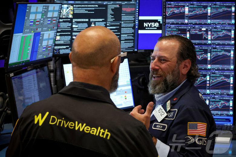 뉴욕증권거래소 트레이더들 ⓒ 로이터=뉴스1