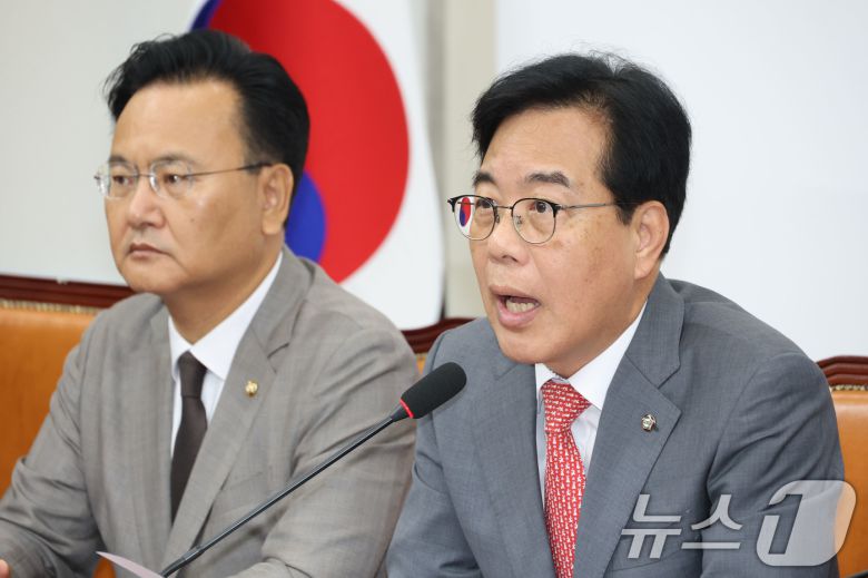 송언석 국민의힘 원내대표가 19일 오전 서울 여의도 국회에서 열린 비리백화점 이재명 정부 인사청문회 대책회의에서 발언하고 있다. 2025.6.19/뉴스1 ⓒ News1 이광호 기자