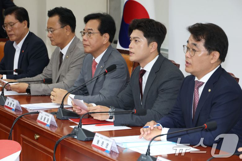 김용태 국민의힘 비상대책위원장이 19일 오전 서울 여의도 국회에서 열린 비리백화점 이재명 정부 인사청문회 대책회의에서 발언하고 있다. 2025.6.19/뉴스1 ⓒ News1 이광호 기자