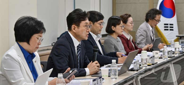 홍창남 국정기획위원회 사회2분과위원장이 20일 오전 경기 과천시 정부과천청사 방송통신위원회에서 열린 국정기획위원회 방통위 업무보고에서 모두 발언을 하고 있다. (공동취재) 2025.6.20/뉴스1 ⓒ News1 박정호 기자