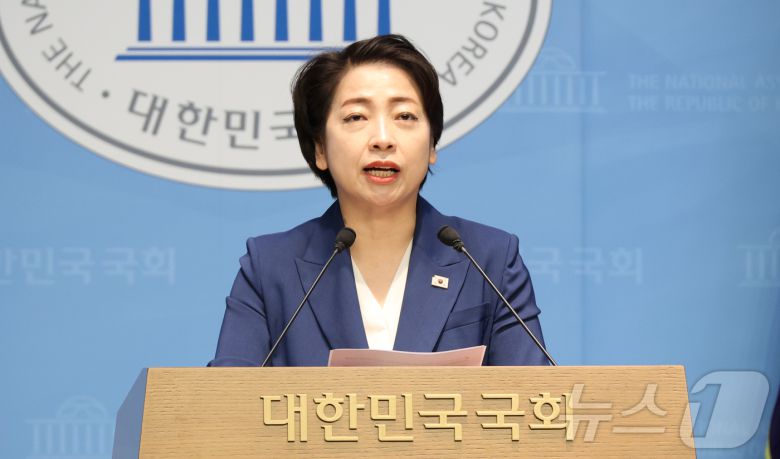 황정아 더불어민주당 의원( 대전 유성구을 )이 소형모듈원자로의 기술개발 지원을 위한 법적 근거를 마련하는 내용의 ‘SMR 특별법’ ( 소형모듈원자로 기술 개발 촉진 및 지원에 관한 특별법안 )을 대표 발의했다고 12일 밝혔다. (재판매 및 DB 금지)2025.6.12/뉴스1 ⓒ News1 이동원 기자
