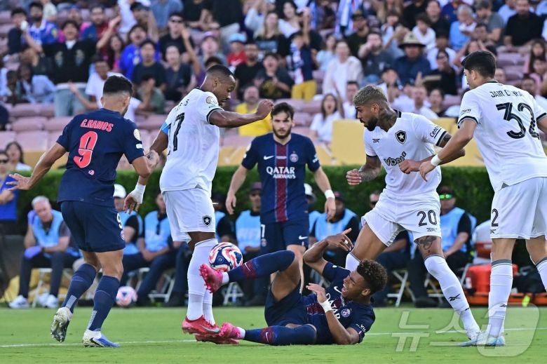 PSG와 보타포구의 경기 모습 ⓒ AFP=뉴스1