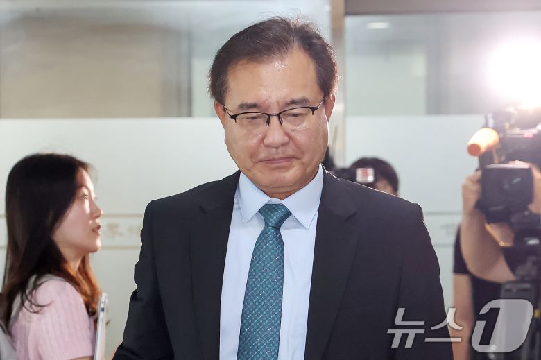 순직 해병 수사 방해 의혹 사건 수사를 맡은 이명현 특별검사가 20일 오전 서울 서초구 사무실로 출근하고 있다. 2025.6.20/뉴스1 ⓒ News1 민경석 기자