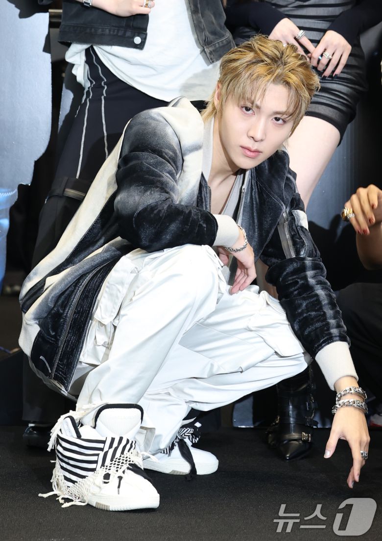 혼성 5인 그룹 올데이프로젝트(ALLDAY PROJECT) 우찬이 23일 서울 강남구 일상비일상의틈byU+에서 열린 데뷔 싱글 '페이머스'(FAMOUS) 발매 기념 팝업 스토어 포토콜 행사에서 포즈를 취하고 있다. ⓒ News1 권현진 기자