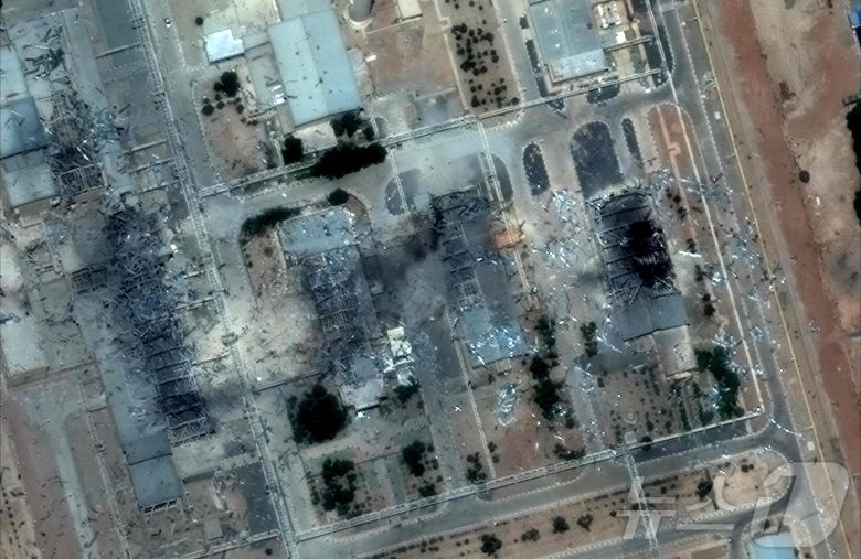 22일(현지시간) 이란 중부 이스파한 핵 농축시설을 촬영한 위성 사진. 미국 벙커버스터 등의 폭격으로 시설이 크게 파괴됐다.(막사 테크놀로지 제공) 2025. 6.22 ⓒ AFP=뉴스1 ⓒ News1 신기림 기자