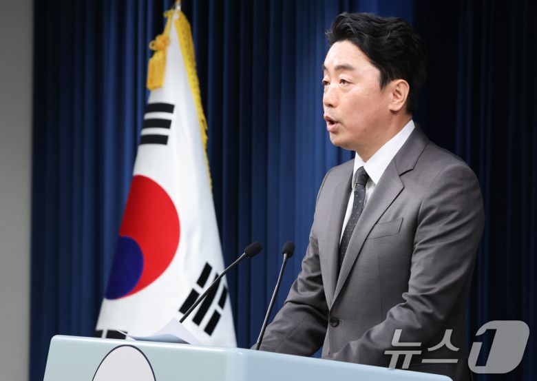 강훈식 대통령 비서실장이 23일 서울 용산구 대통령실 청사에서 장관 후보자 인선 발표를 하고 있다. 2025.6.23/뉴스1 ⓒ News1 허경 기자