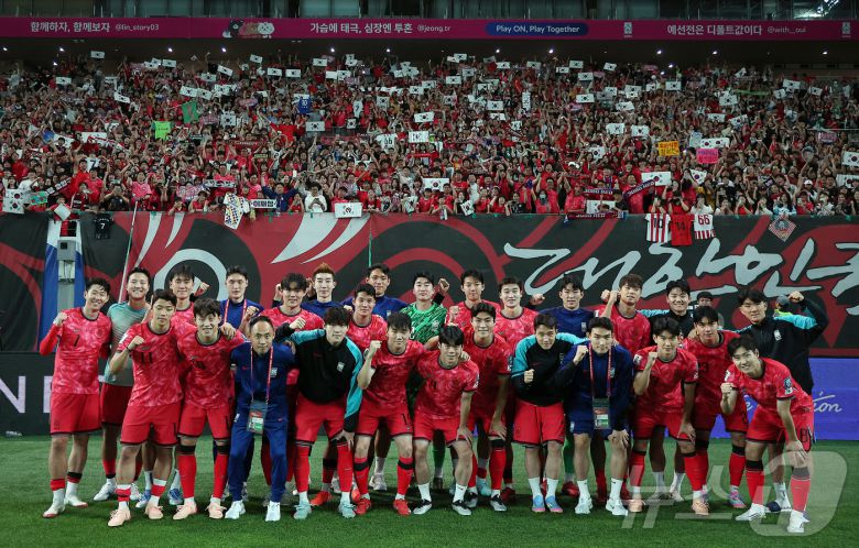 11명만 가지고는 축구를 할 수 없다. 성공적인 대회를 위해서는 더더욱 그렇다. 주전에 버금가는 실력을 지닌 내부 경쟁자들이 나와야한다. ⓒ News1 김진환 기자