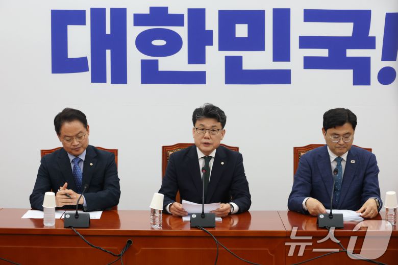 진성준 더불어민주당 정책위의장이 26일 오후 서울 여의도 국회에서 6월 임시회 중점처리 법안 및 정책현안 관련 기자간담회를 하고 있다. 2025.6.26/뉴스1 ⓒ News1 이광호 기자