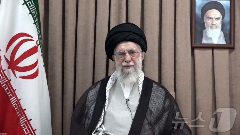 18일(현지시간) 아야톨라 알리 하메네이 이란 최고지도자가 영상을 통해 연설하고 있다. 사진은 이란 최고지도자실 제공. 2025.06.18 ⓒ 로이터=뉴스1 ⓒ News1 김지완 기자