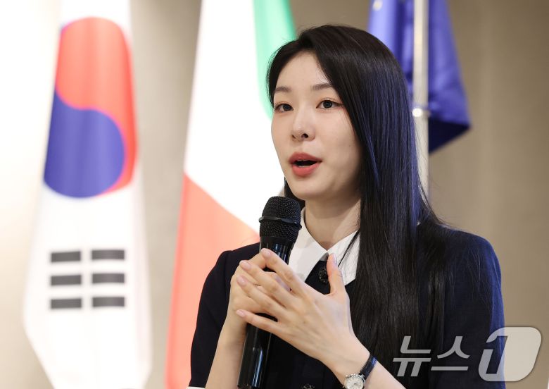 전 피겨스케이팅 선수 김연아가 25일 서울 강남구 신사동 하이스트리트 이탈리아에서 열린 2026 밀라노 코르티나 동계 올림픽 공식 설명회에서 발언하고 있다. 2025.6.25/뉴스1 ⓒ News1 김성진 기자