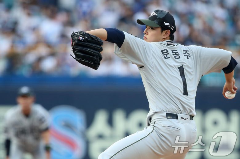 26일 오후 대구 수성구 삼성라이온즈파크에서 열린 프로야구 '2025 신한 SOL뱅크 KBO 리그' 한화 이글스와 삼성 라이온즈의 경기, 1회말 한화 선발 문동주가 역투하고 있다. 2025.6.26/뉴스1 ⓒ News1 공정식 기자