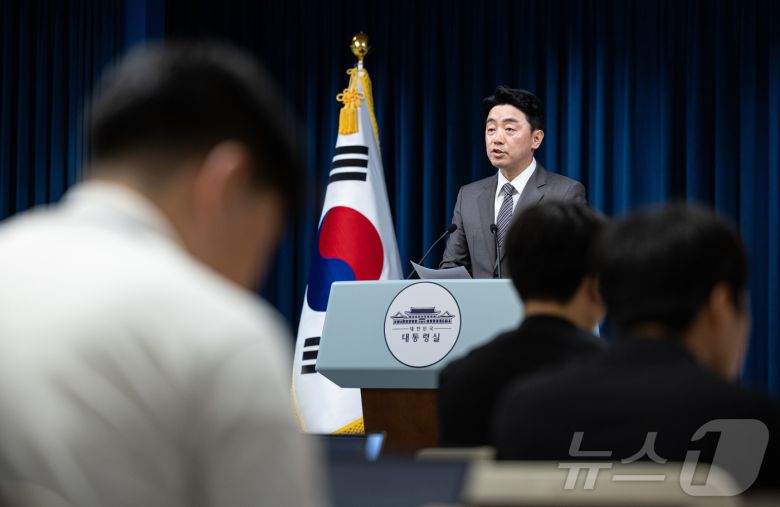 강훈식 대통령 비서실장이 29일 서울 용산구 대통령실 청사에서 기획재정부·교육부·산업통상자원부·법무부·행정안전부·보건복지부 등 6개 부처 장관 인사 관련 브리핑을 하고 있다. 2025.6.29/뉴스1 ⓒ News1 이재명 기자