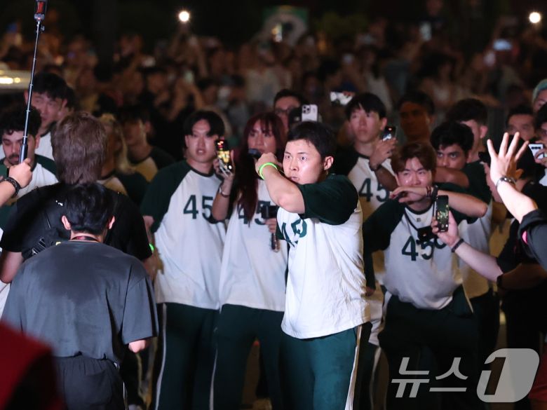 28일 오후 서울 중구 서울광장 인근에서 '오징어 게임 시즌3 글로벌 피날레 퍼레이드'가 진행되고 있다. 2025.6.28/뉴스1 ⓒ News1 황기선 기자