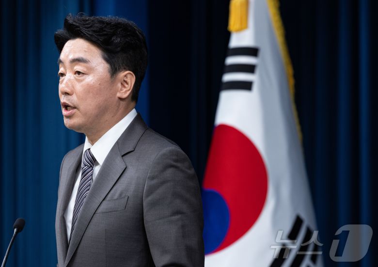 강훈식 대통령 비서실장이 29일 서울 용산구 대통령실 청사에서 기획재정부·교육부·산업통상자원부·법무부·행정안전부·보건복지부 등 6개 부처 장관 인사 관련 브리핑을 하고 있다. 2025.6.29/뉴스1 ⓒ News1 이재명 기자