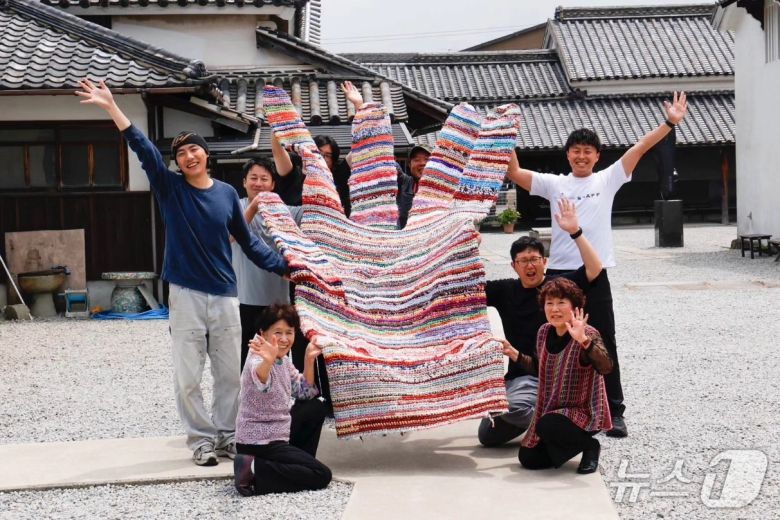 올해부터 히키다지역이 예술제에 참여한다. 메이지 시대 장갑 산업을 시작한 이 지역 현재는 일본 내수 생산 점유율 90%를 차지할 만큼 발전했다.(세토우치 국제예술제 집행위원회 제공)