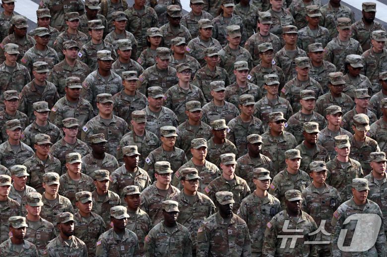 지난해 10월 건군 제76주년 국군의 날 시가행진이 열린 1일 서울 세종대로에서 주한미군 장병들이 행진하고 있다. 2024.10.1/뉴스1 ⓒ News1 구윤성 기자