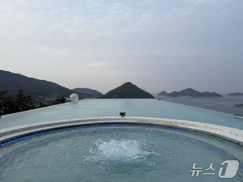 쏠비치남해의 인피니티풀 전경. ⓒ 뉴스1 김형준 기자