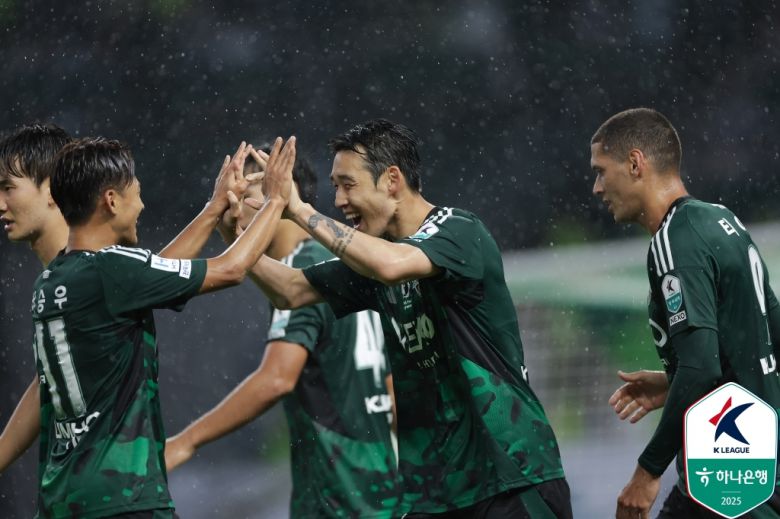 K리그 17경기 무패. 지는 법을 잊은 전북현대는 흐름을 이어야한다. (한국프로축구연맹 제공)