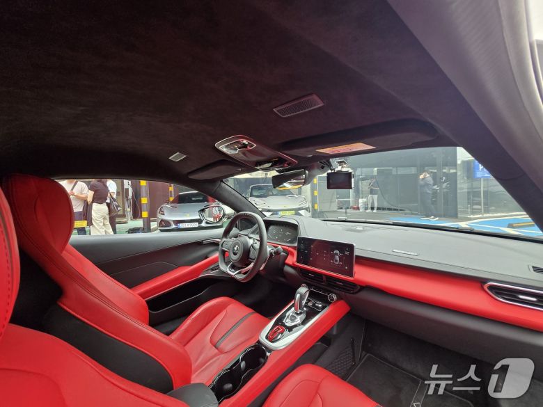 27일 경기 고양의 로터스자동차코리아 서비스센터에서 촬영한 미드십 스포츠카 에미라(Emira) 2.0 터보 내부. 2025.06.27/뉴스1 김성식 기자