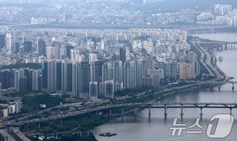 서울 송파구 서울스카이전망대에서 바라본 강남구 아파트단지. 뉴스1 ⓒ News1 박세연 기자