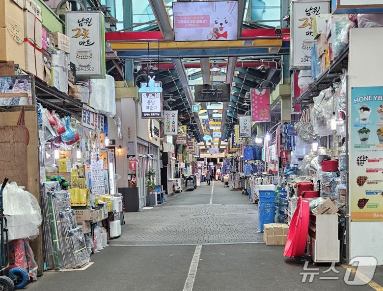 무더운 날씨 속 텅 빈 전주남부시장. 2025.7.2/뉴스1 신준수 기자