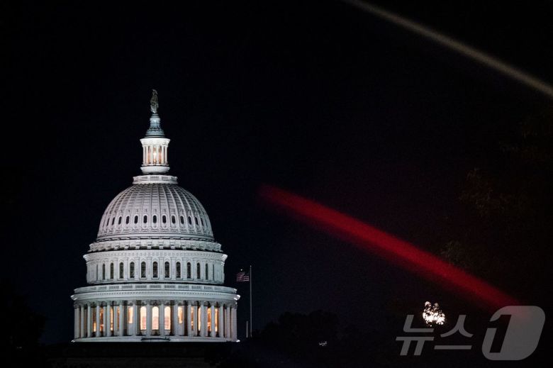 1일(현지시간) 도널드 트럼프 미국 대통령의 중점 감세 및 예산 개편 법안(One Big Beautiful Bill Act)인 '크고 아름다운 법안' 통과를 위한 투표가 진행되고 있는 워싱턴 DC 국회의사당의 모습. 2025.07.01 ⓒ AFP=뉴스1 ⓒ News1 김지완 기자