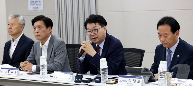 이한주 국정기획위원회 위원장이 18일 오전 세종시 정부세종컨벤션센터에서 열린 기획재정부 업무보고에 앞서 모두 발언을 하고 있다. 2025.6.18/뉴스1 ⓒ News1 김기남 기자