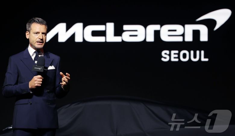 헨릭 빌헬름스마이어 맥라렌 오토모티브 CCO가 4일 서울 중구 장충단로 반얀트리 클럽 앤 스파 서울에서 열린 맥라렌 서울 리론칭 이벤트에서 축사를 하고 있다. 2025.7.4/뉴스1 ⓒ News1 김진환 기자
