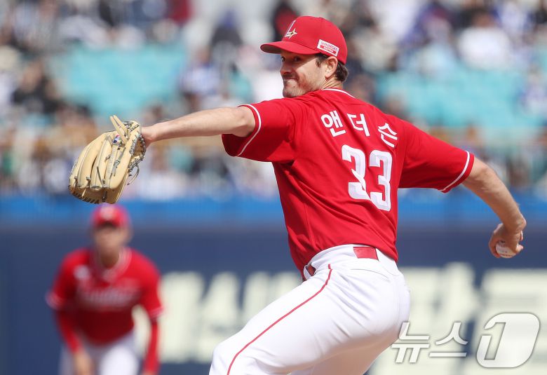 8일 오후 대구 삼성라이온즈파크에서 열린 프로야구 '2025 신한 SOL 뱅크 KBO 리그' SSG 랜더스와 삼성 라이온즈의 시범경기, 1회말 SSG 선발 앤더슨이 역투하고 있다. 2025.3.8/뉴스1 ⓒ News1 공정식 기자