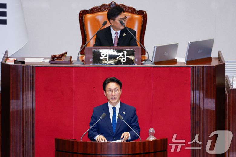 김민석 국무총리가 4일 오후 서울 여의도 국회에서 열린 제426회 국회(임시회) 제5차 본회의에서 2025년도 제2회 추가경정예산안 통과에 대한 정부측 인사말을 하고 있다. 2025.7.4/뉴스1 ⓒ News1 안은나 기자