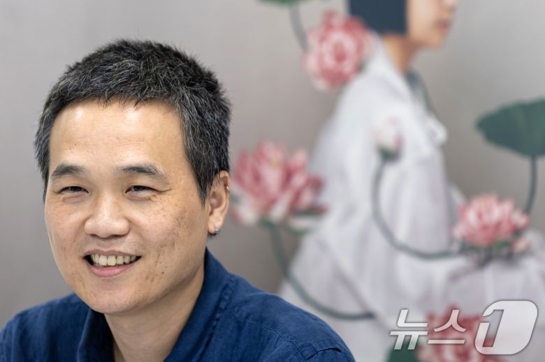 연극 '삼매경'의 이철희 연출이 7일 서울 중구 국립극단에서 열린 라운드 인터뷰에서 질문에 답하고 있다. 2025.7.7/뉴스1 ⓒ News1 이승배 기자