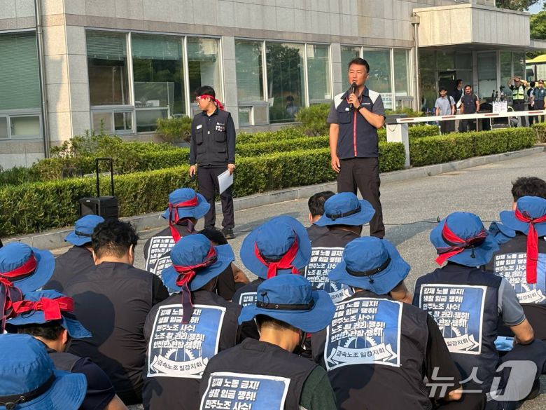 김제 ㈜일강을 찾은 양경수 위원장.(민주노총 전북본부 제공. 재판매 및 DB금지)