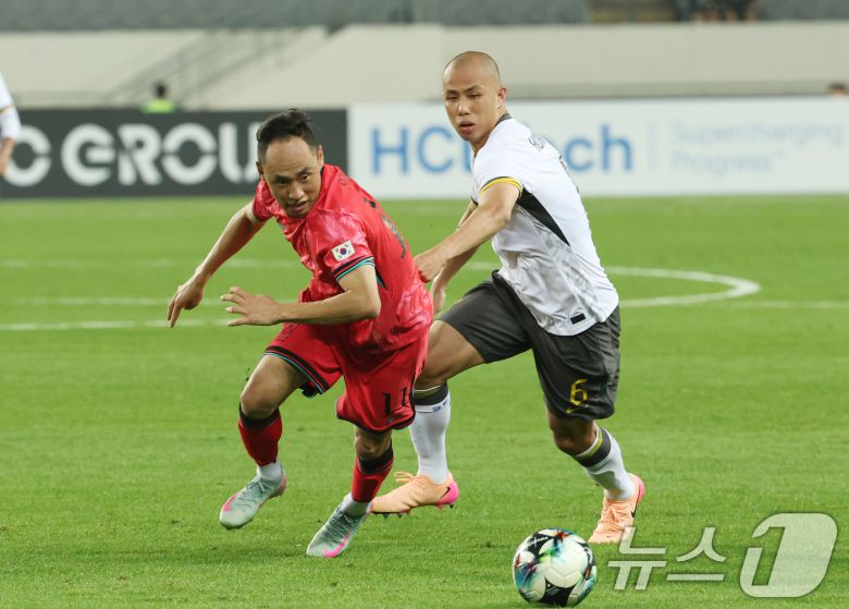 문선민이 7일 오후 경기 용인시 처인구 용인미르스타디움에서 열린 2025 동아시아축구연맹(EAFF) E-1 챔피언십 남자부 대한민국과 중국의 경기에서 공격을 하고 있다. 2025.7.7/뉴스1 ⓒ News1 김영운 기자