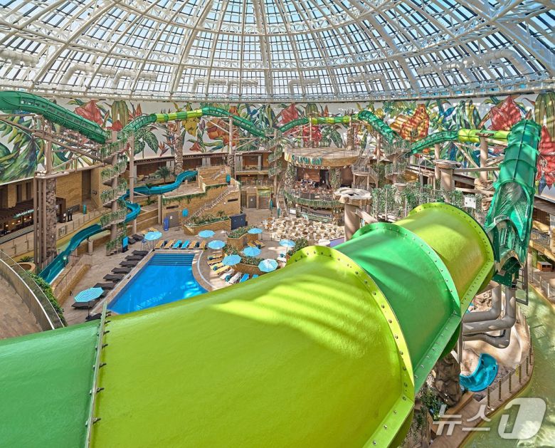 스플래시 베이의 2인승 워터코스터 어트랙션 아쿠아 레이서(인스파이어 제공)