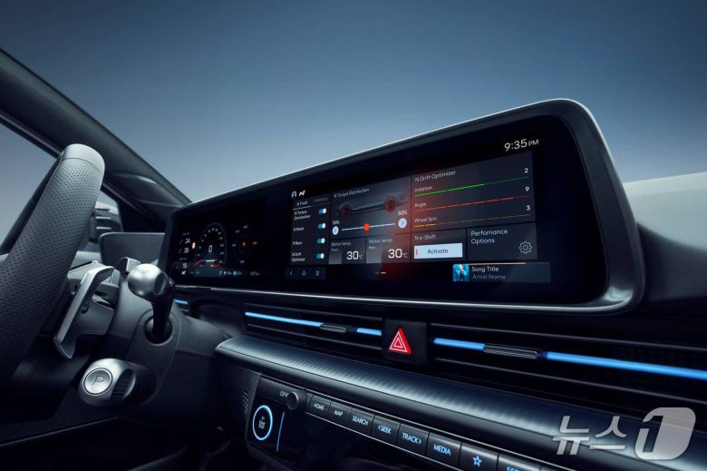 현대차의 고성능 전기 세단 '아이오닉 6 N' 실내 디스플레이.(현대차 제공)