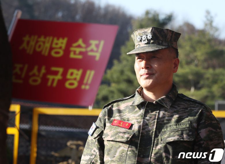 채 모 상병 순직 사건을 수사하다 항명 혐의로 입건된 박정훈 전 해병대 수사단장이 2023년 11월 28일 오전 경기 화성시 해병대사령부에서 열린 보직해임 심의위원회에 출석하고 있다. 2023.11.28/뉴스1 ⓒ News1 김영운 기자