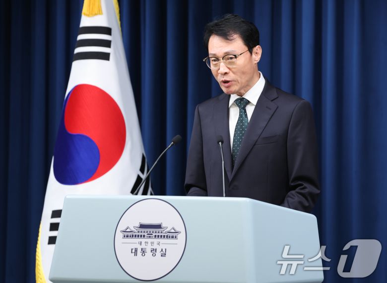 이규연 대통령실 홍보소통수석이 7일 서울 용산구 대통령실 청사에서 인천 계양구 맨홀 사고 관련 브리핑을 하고 있다. 2025.7.7/뉴스1 ⓒ News1 허경 기자