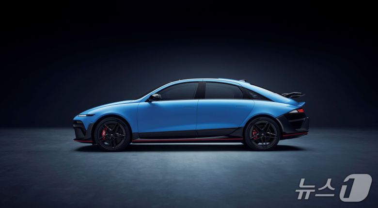 현대차의 고성능 전기 세단 '아이오닉 6 N' 측면.(현대차 제공)